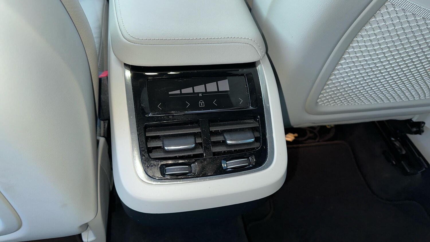 Used Volvo XC60 2022 for sale - 77672951: Photo 35