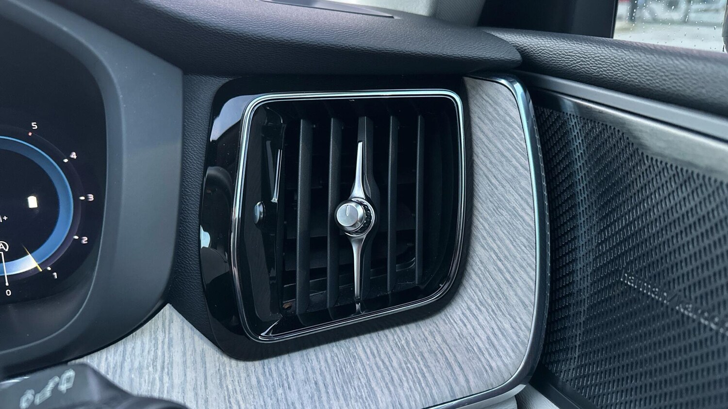 Used Volvo XC60 2022 for sale - 77672951: Photo 46