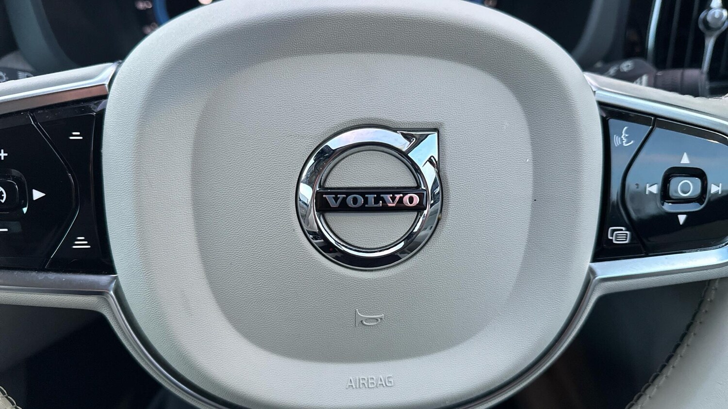 Used Volvo XC60 2022 for sale - 77672951: Photo 47