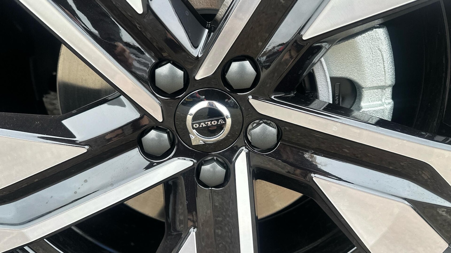 Used Volvo XC40 2025 for sale - 76337650: Photo 15