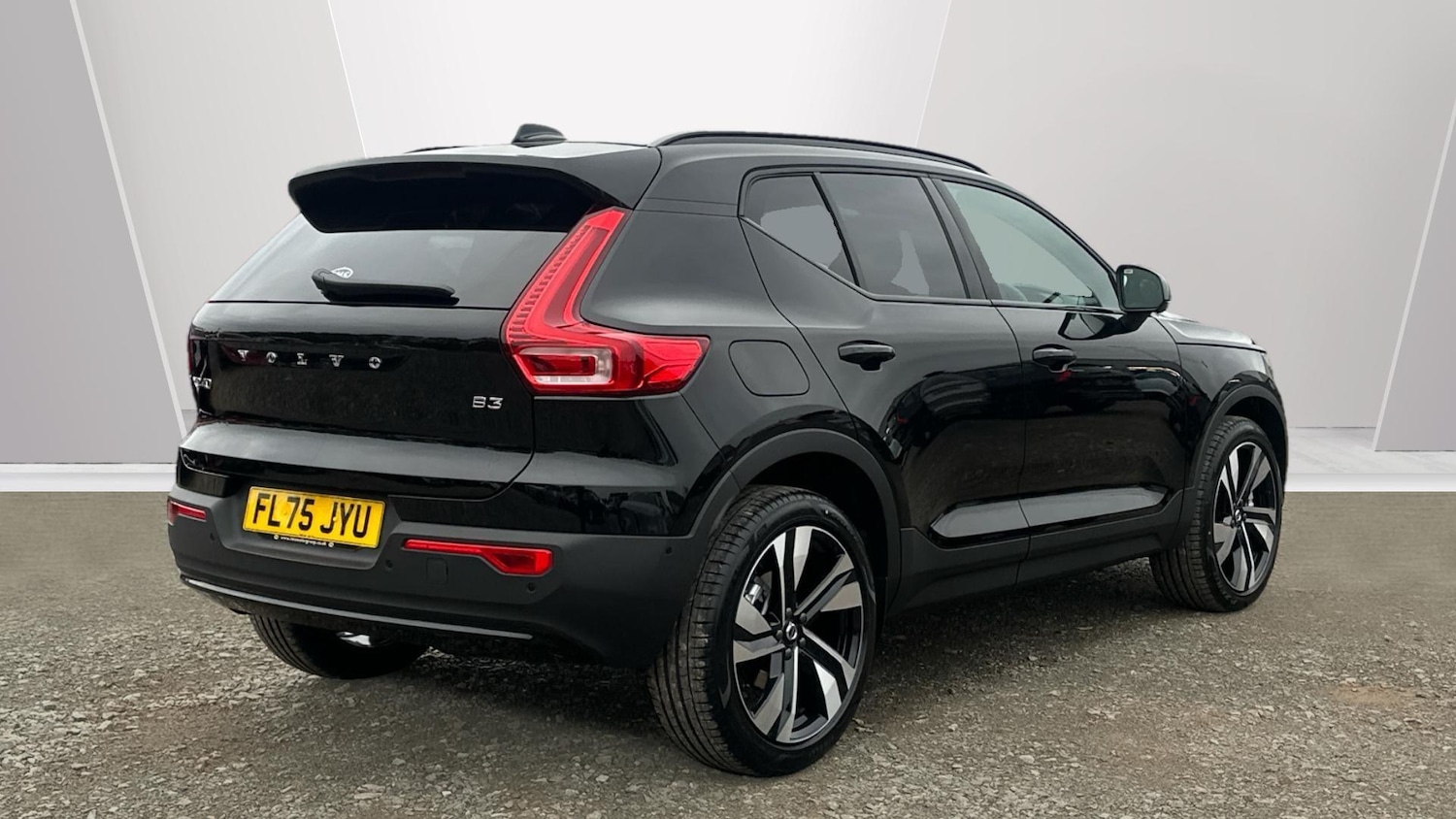 Used Volvo XC40 2025 for sale - 76337650: Photo 2