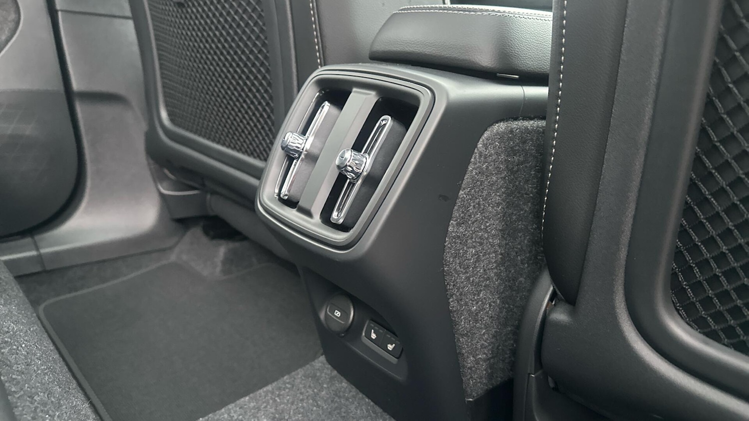 Used Volvo XC40 2025 for sale - 76337650: Photo 26