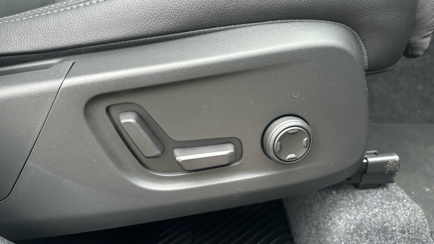 Used Volvo XC40 2025 for sale - 76337650: Photo 30