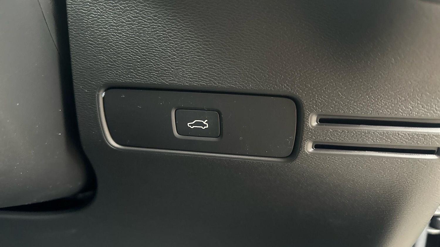 Used Volvo XC40 2025 for sale - 76337650: Photo 31