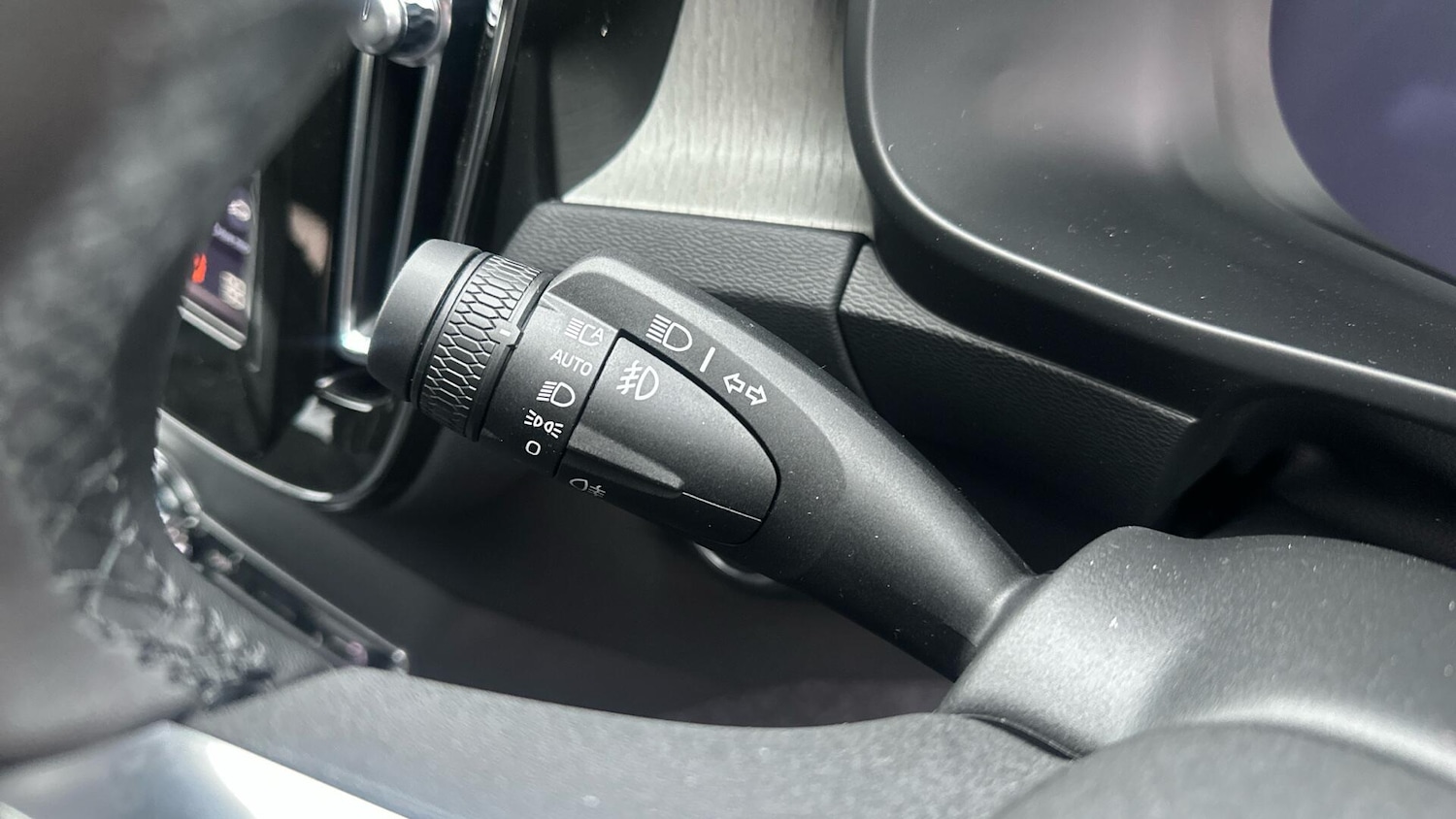 Used Volvo XC40 2025 for sale - 76337650: Photo 35