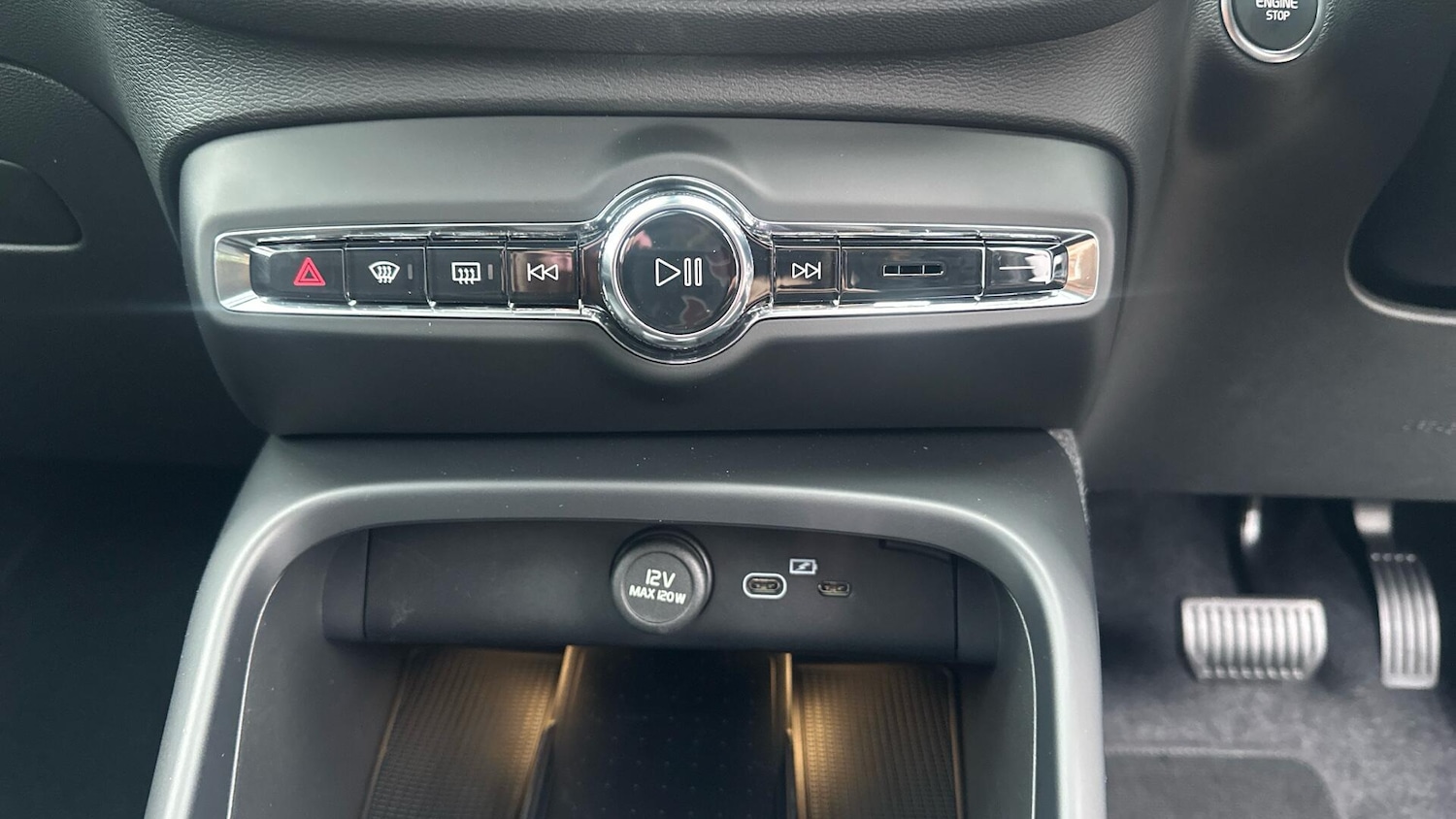 Used Volvo XC40 2025 for sale - 76337650: Photo 37