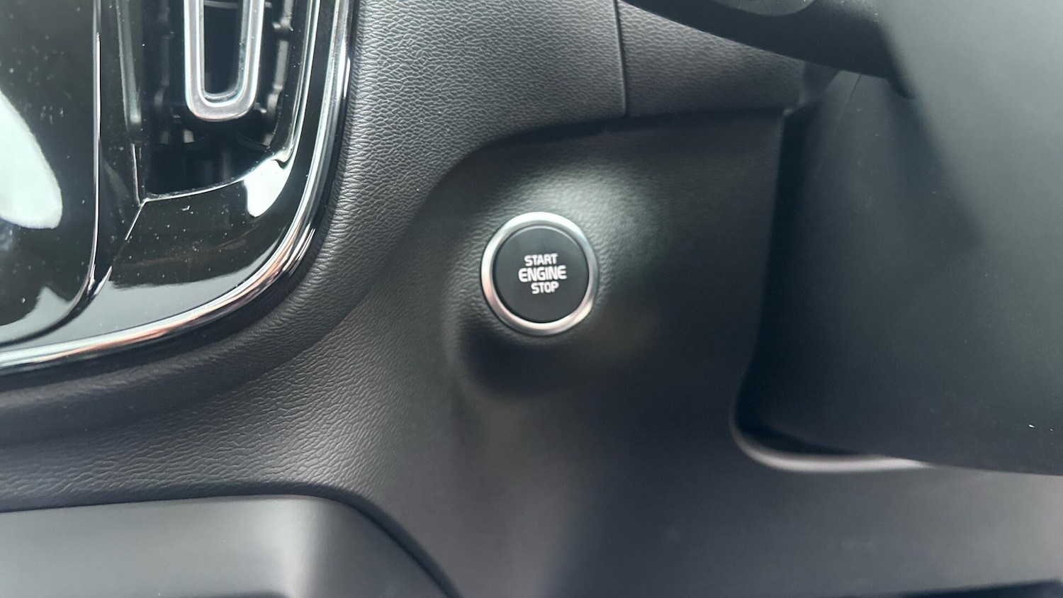 Used Volvo XC40 2025 for sale - 76337650: Photo 38