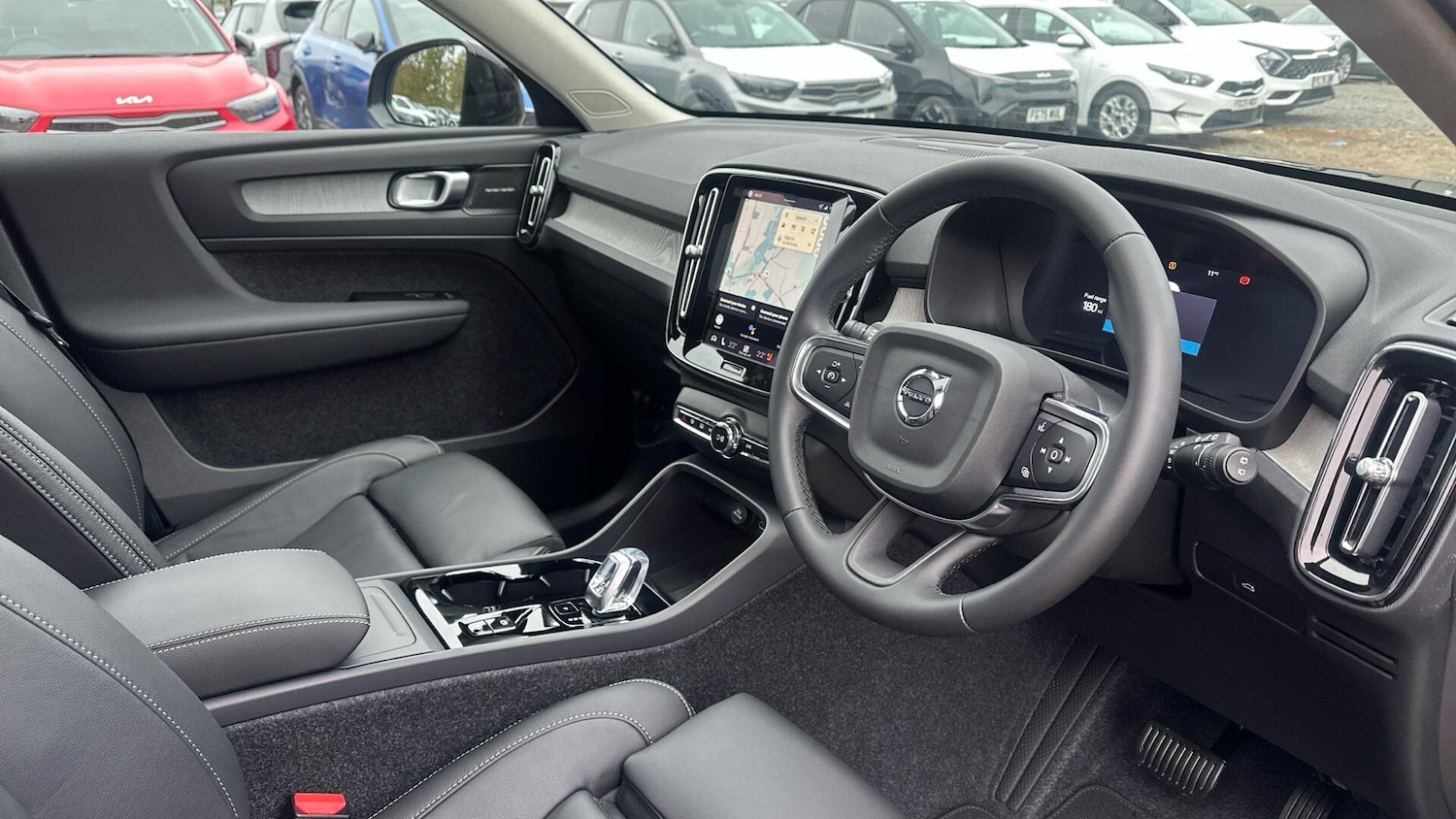 Used Volvo XC40 2025 for sale - 76337650: Photo 4