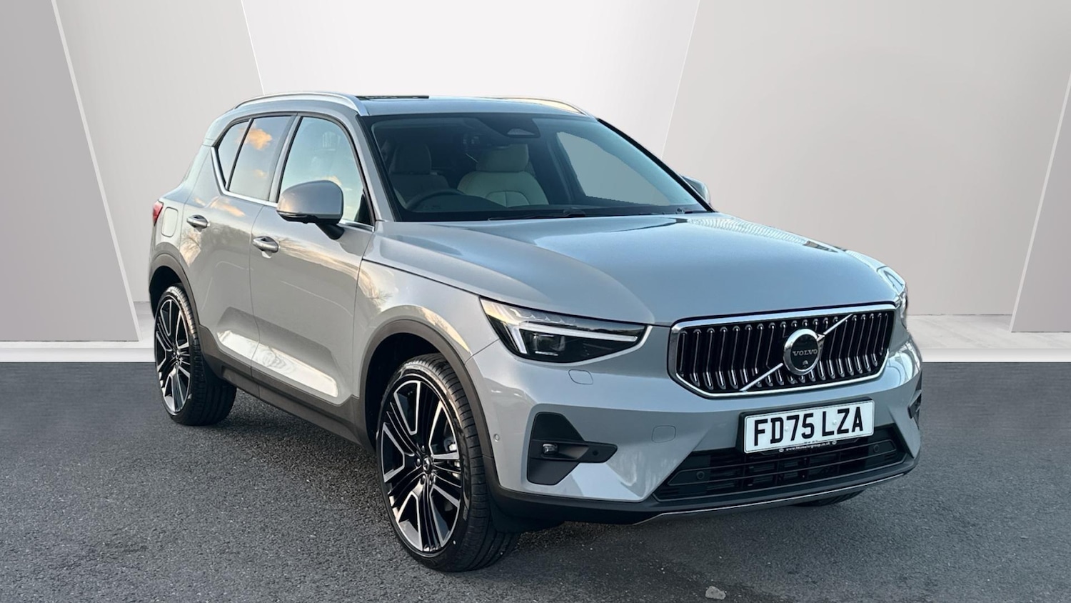 Used Volvo XC40 2025 for sale - 77672987: Photo 1