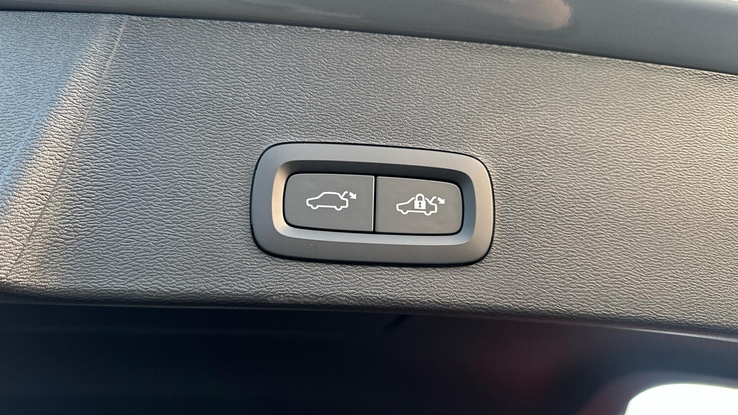 Used Volvo XC40 2025 for sale - 77672987: Photo 24