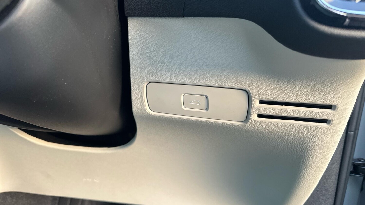 Used Volvo XC40 2025 for sale - 77672987: Photo 30