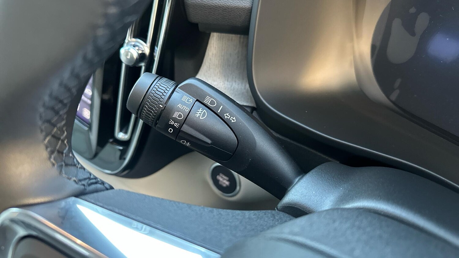 Used Volvo XC40 2025 for sale - 77672987: Photo 35