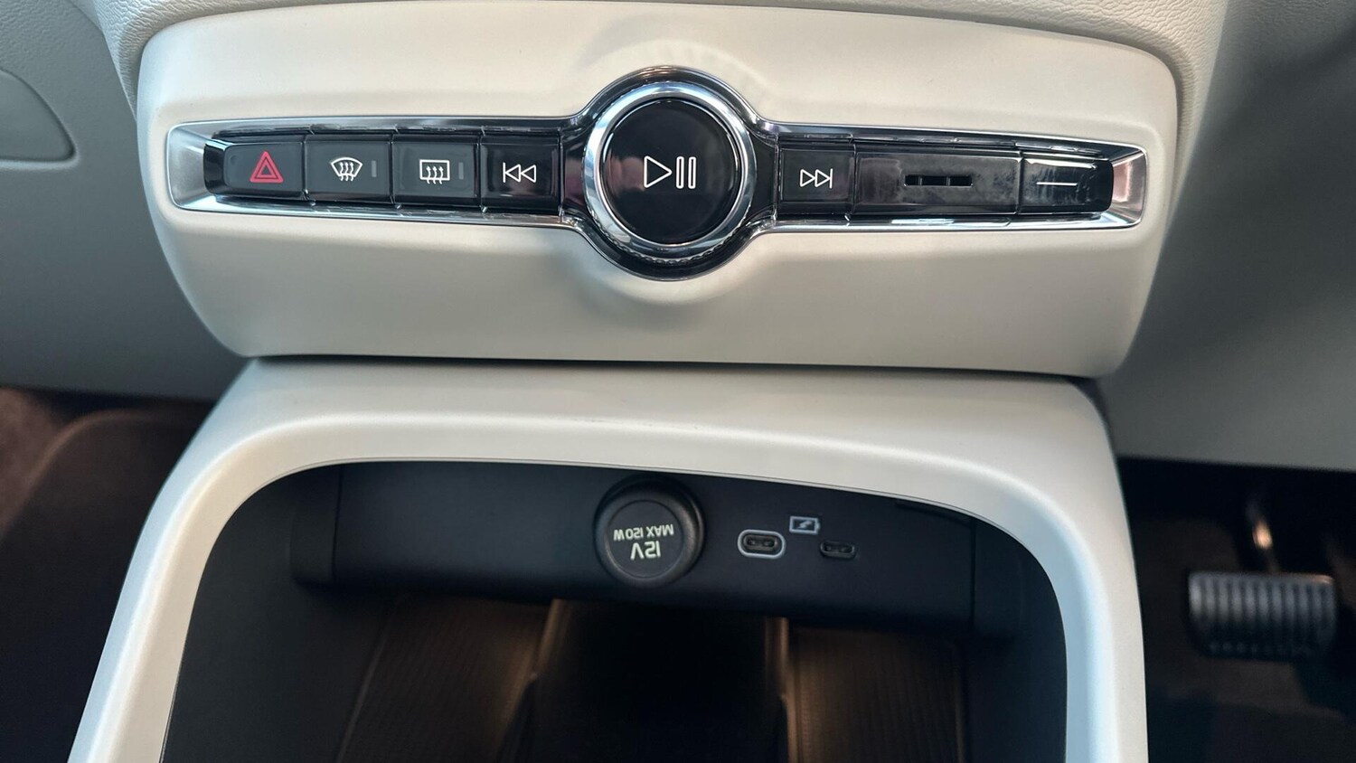 Used Volvo XC40 2025 for sale - 77672987: Photo 37