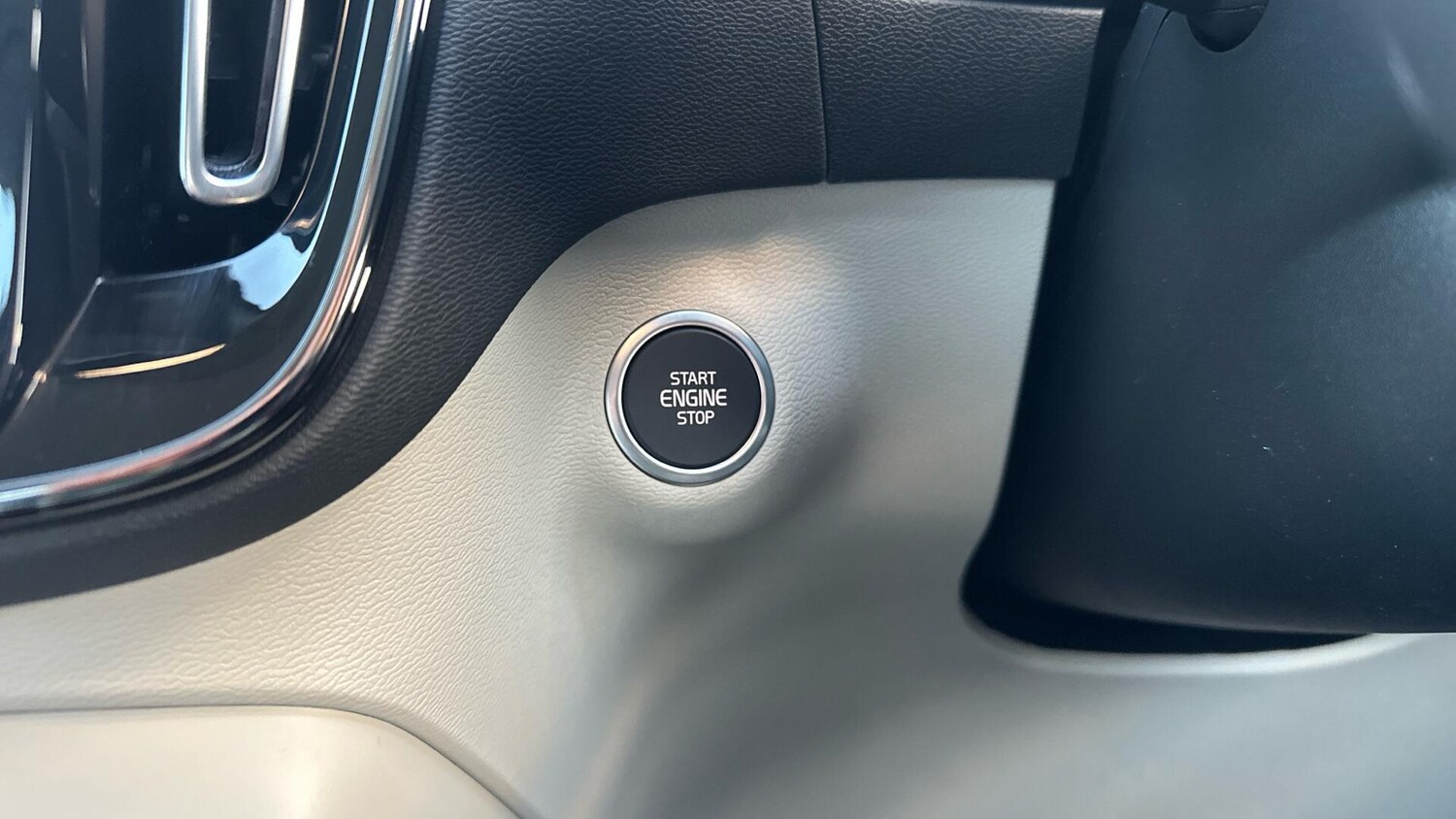 Used Volvo XC40 2025 for sale - 77672987: Photo 38