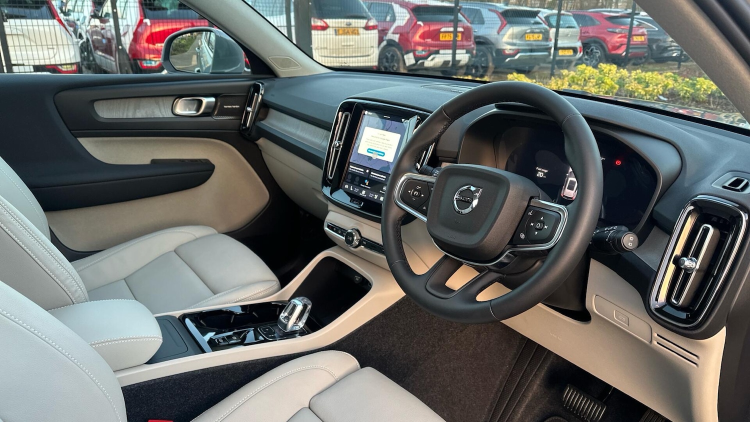 Used Volvo XC40 2025 for sale - 77672987: Photo 4