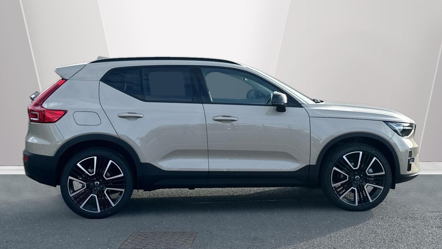 Used Volvo XC40 2025 for sale - 77672982: Photo 3