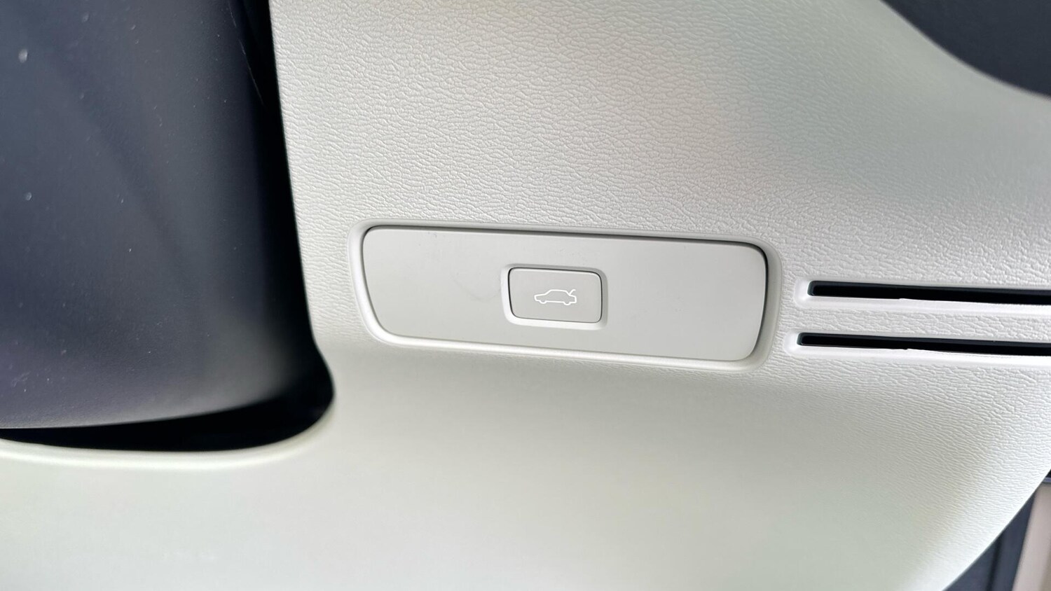 Used Volvo XC40 2025 for sale - 77672982: Photo 30