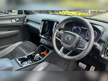 Used Volvo XC40 2021 for sale - 76632699: Photo