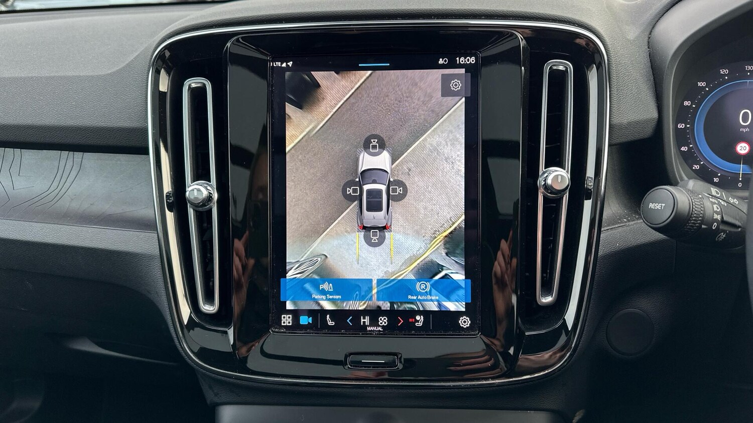 Used Volvo XC40 2022 for sale - 77672941: Photo 17