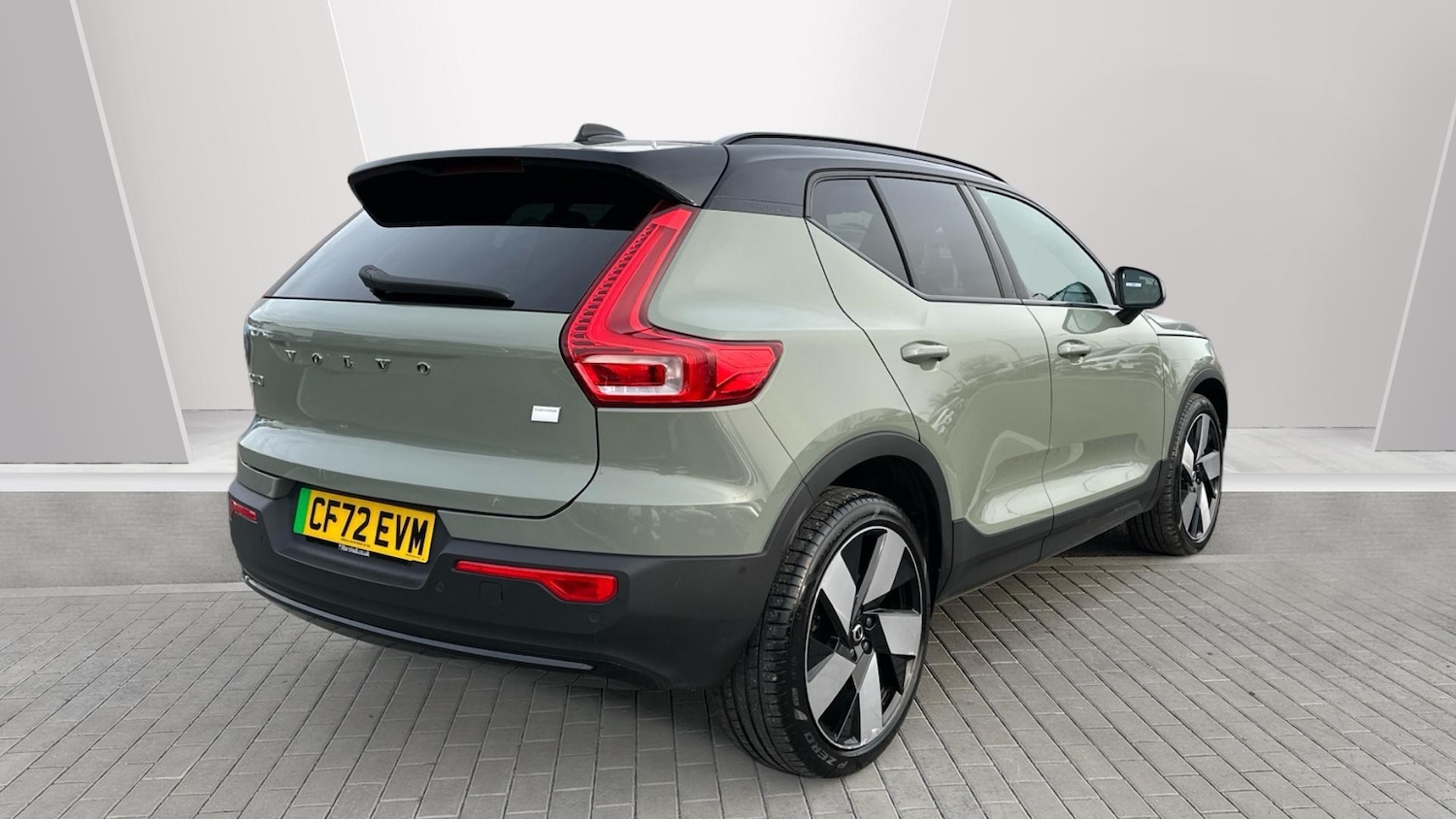 Used Volvo XC40 2022 for sale - 77672941: Photo 2