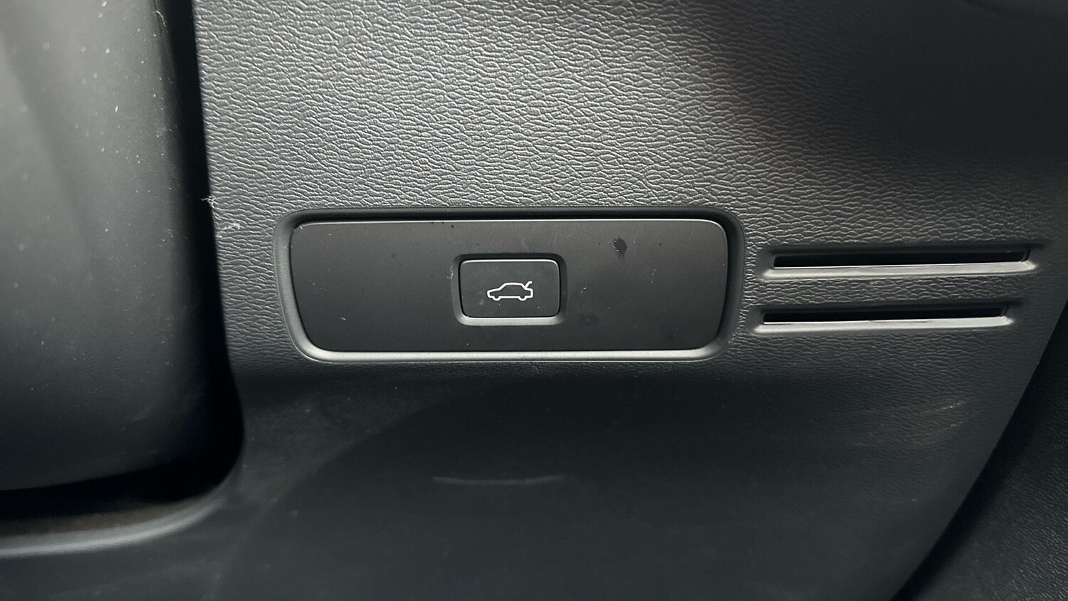 Used Volvo XC40 2022 for sale - 77672941: Photo 42