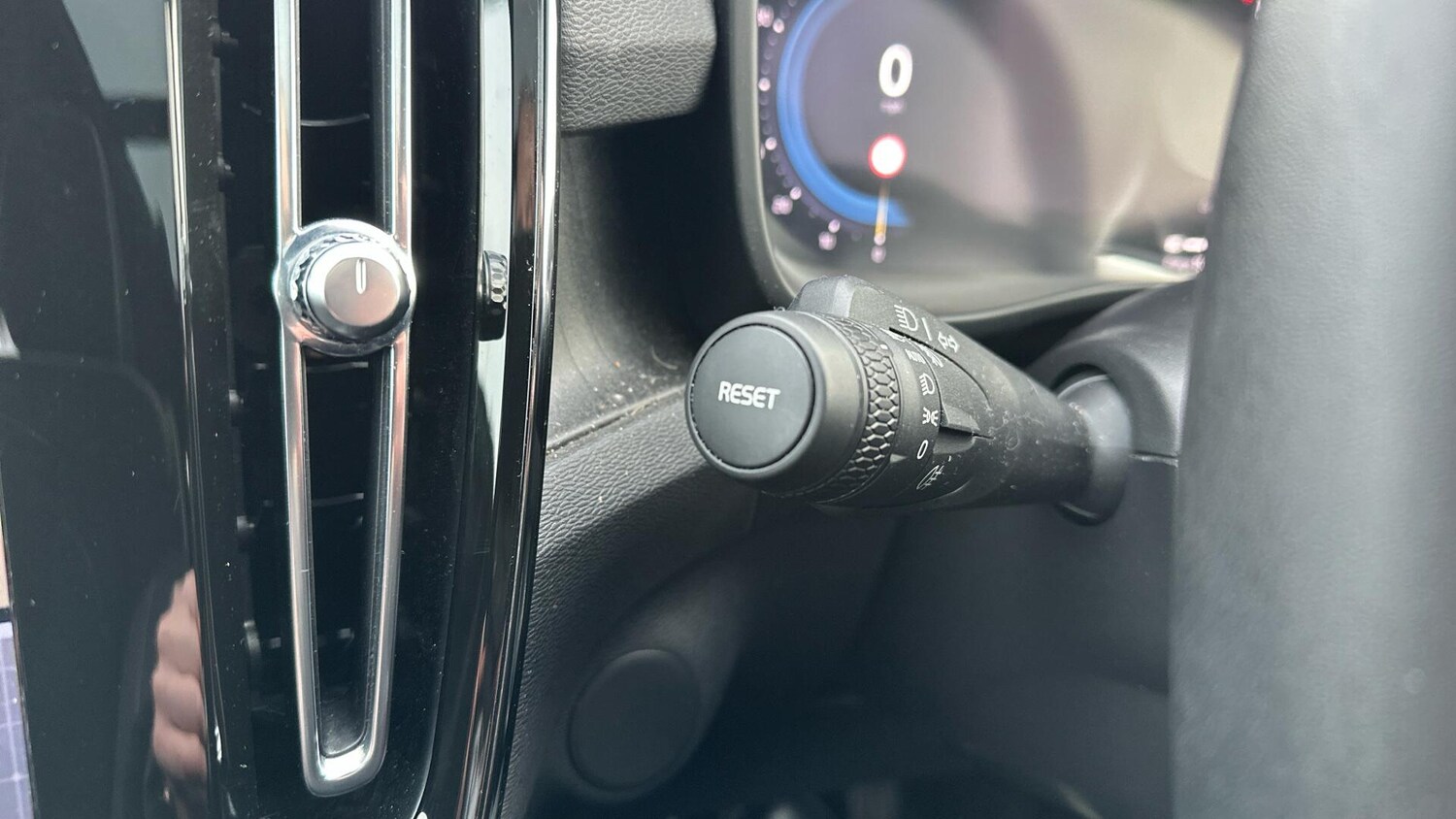 Used Volvo XC40 2022 for sale - 77672941: Photo 45