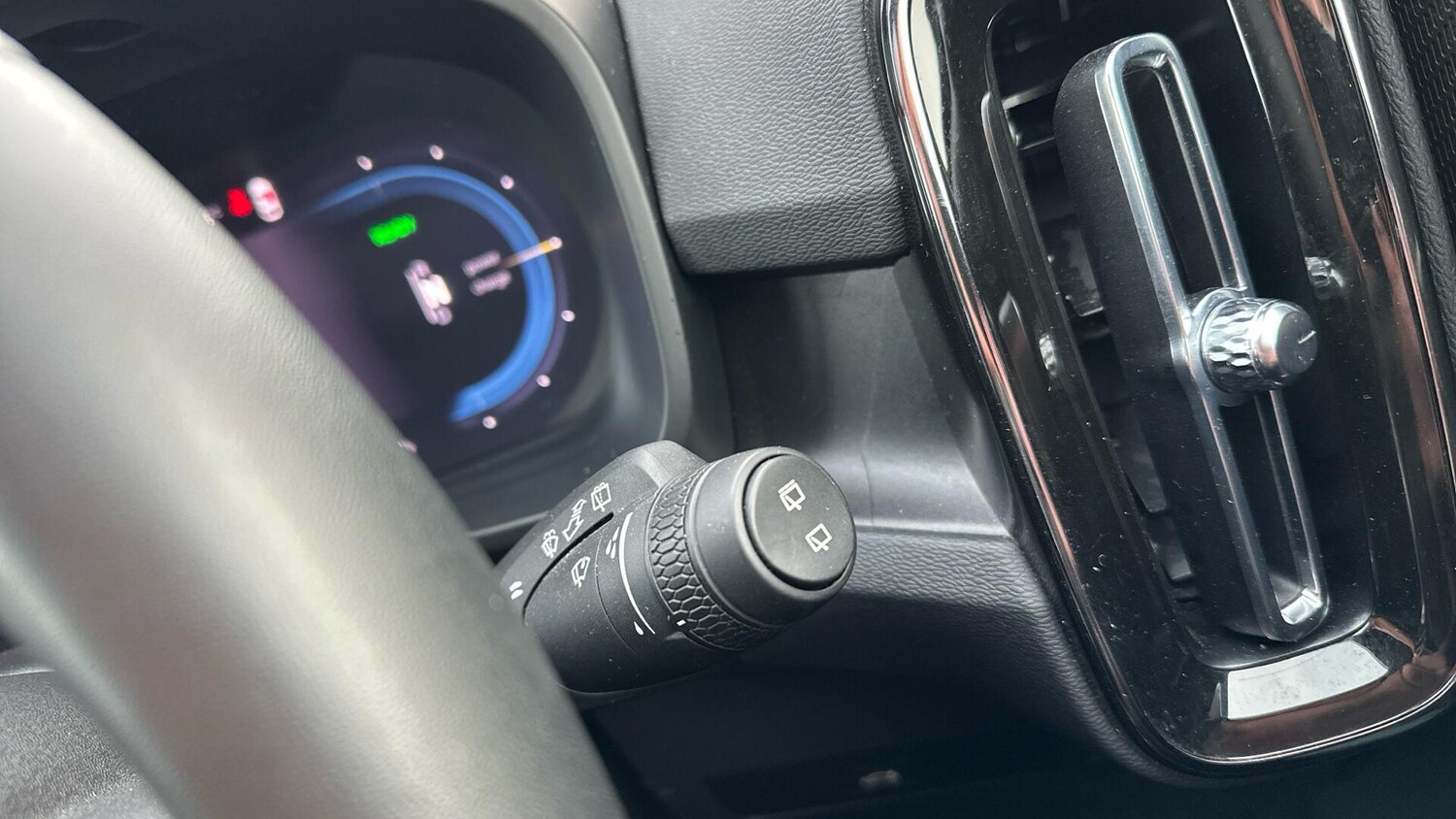 Used Volvo XC40 2022 for sale - 77672941: Photo 46