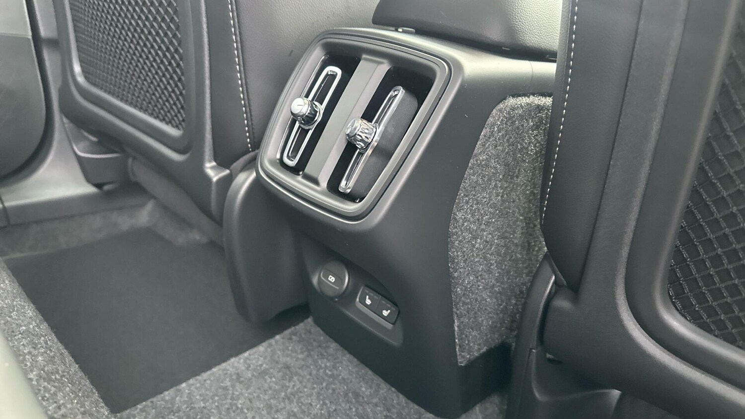 Used Volvo XC40 2025 for sale - 77673026: Photo 26