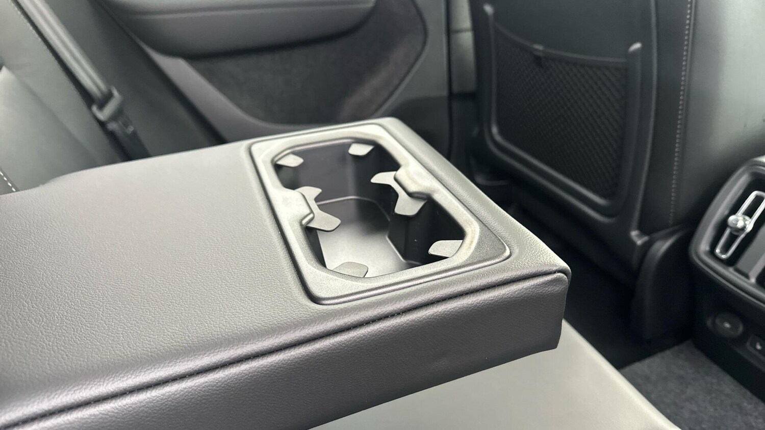 Used Volvo XC40 2025 for sale - 77673026: Photo 28