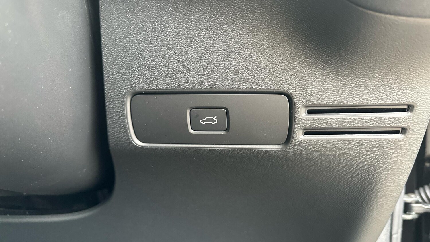 Used Volvo XC40 2025 for sale - 77673026: Photo 31