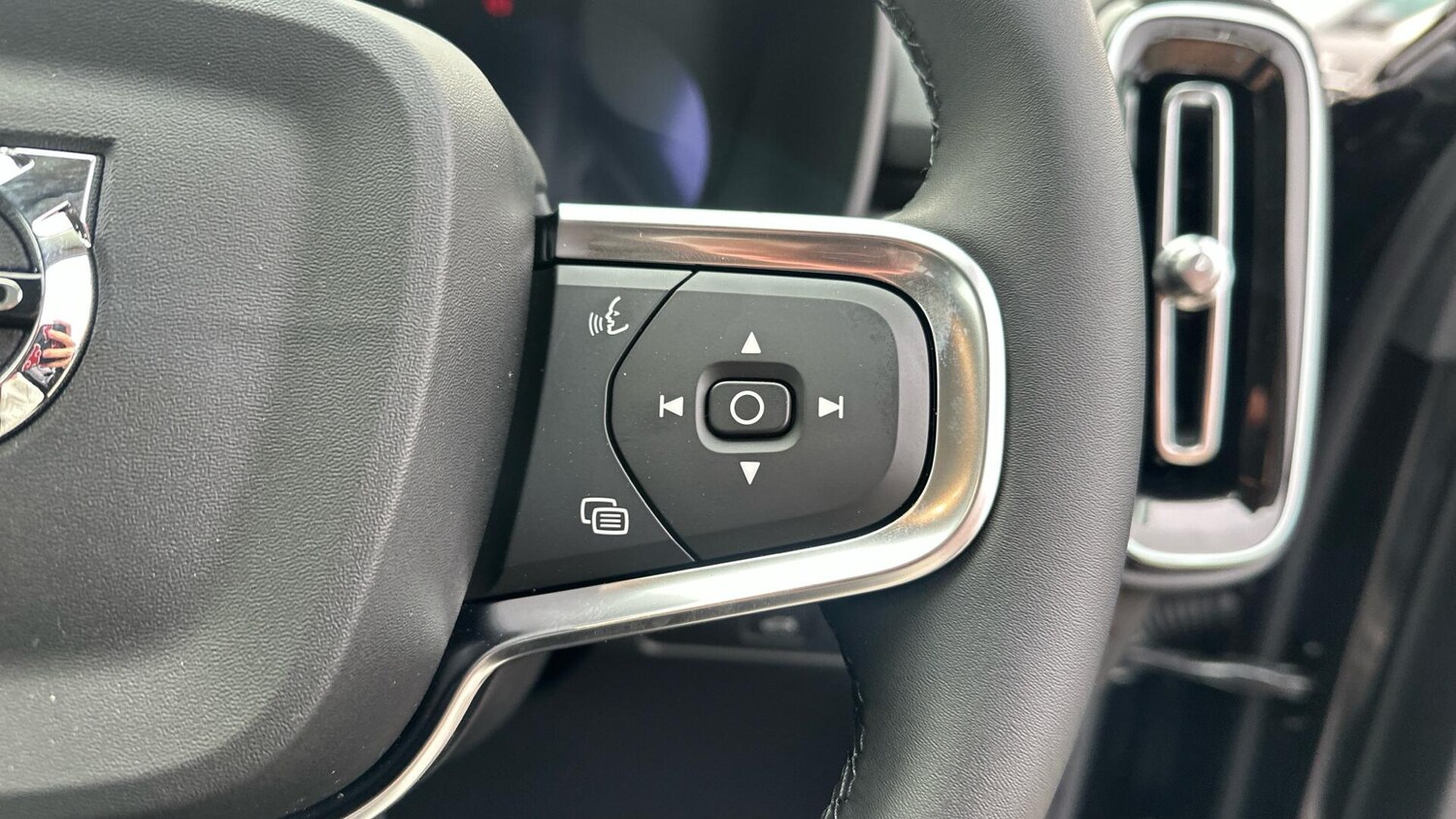 Used Volvo XC40 2025 for sale - 77673026: Photo 32