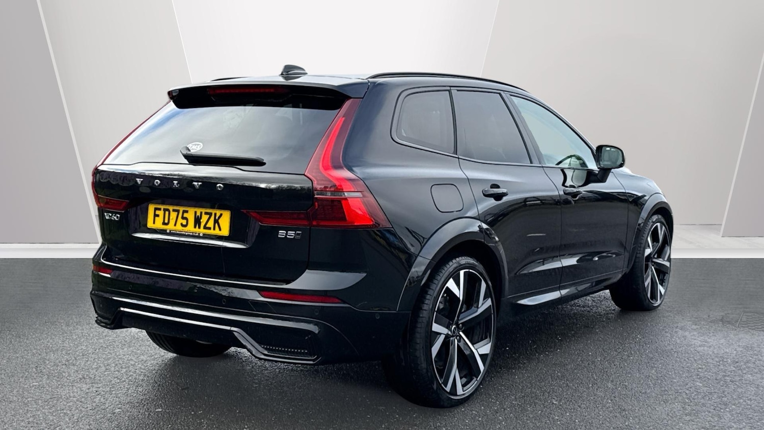 Used Volvo XC60 2025 for sale - 77672985: Photo 2