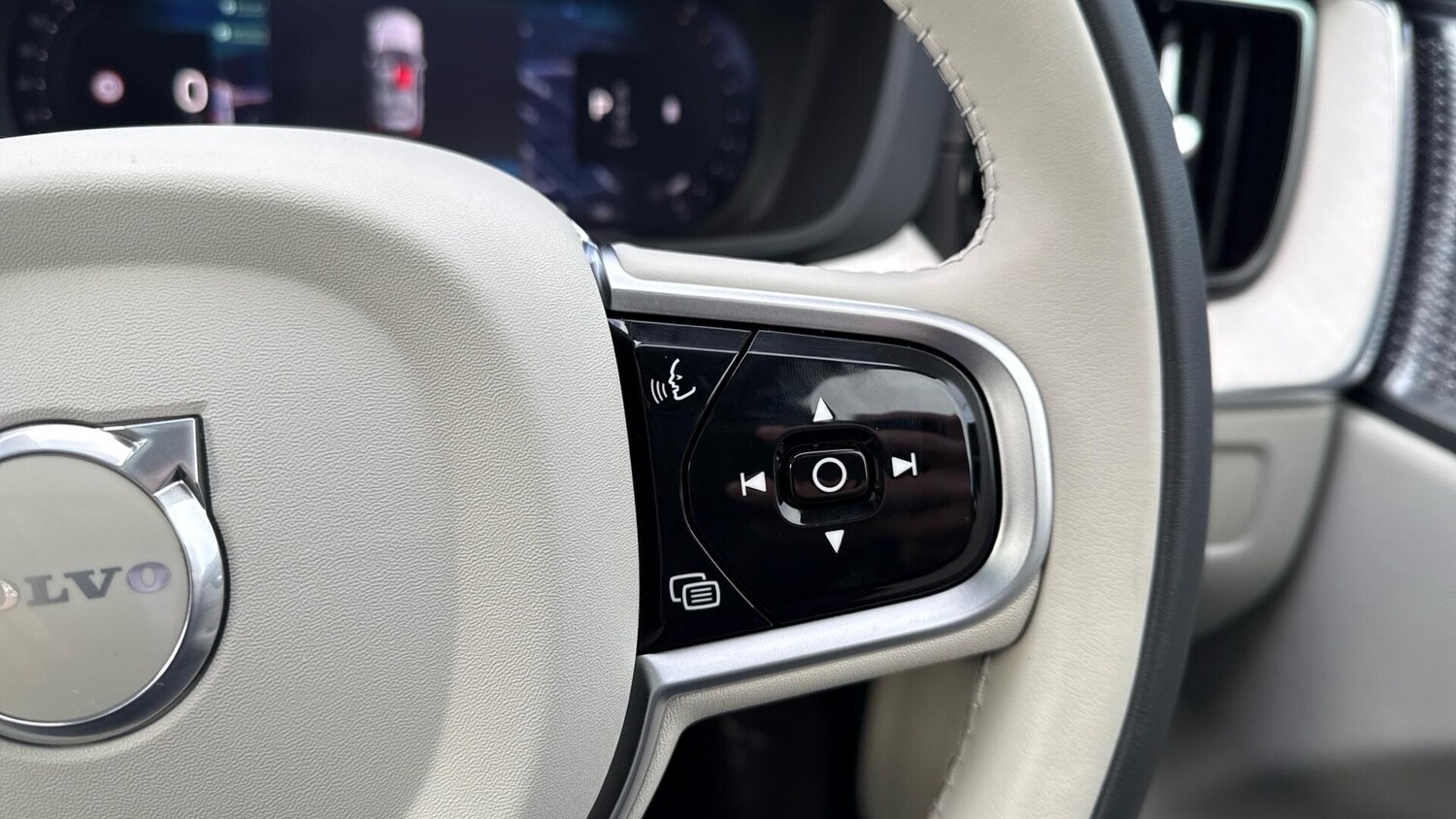 Used Volvo XC60 2025 for sale - 77672985: Photo 37