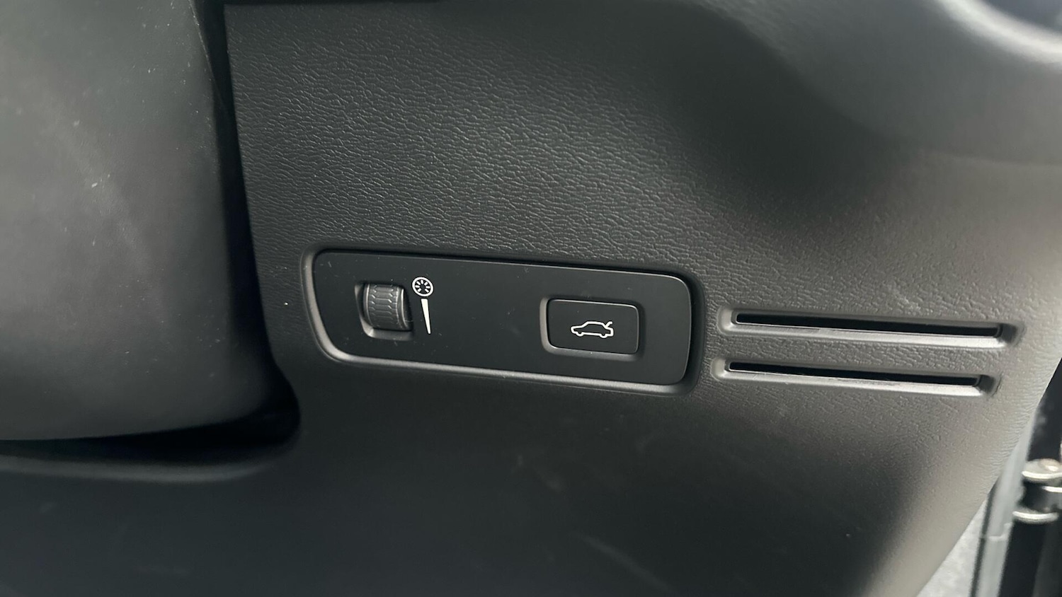 Used Volvo XC40 2021 for sale - 77039867: Photo 28