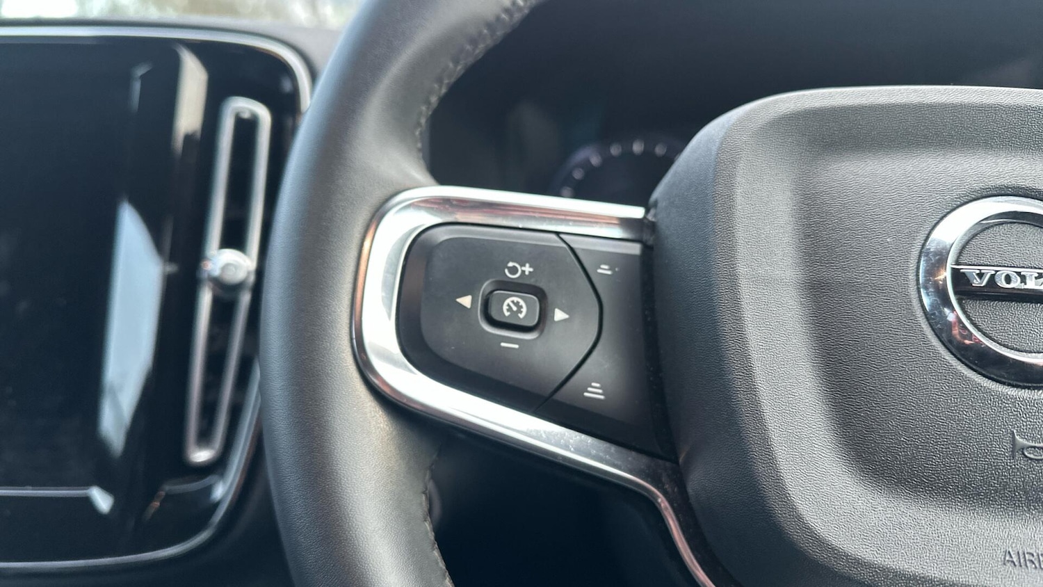 Used Volvo XC40 2021 for sale - 77039867: Photo 31