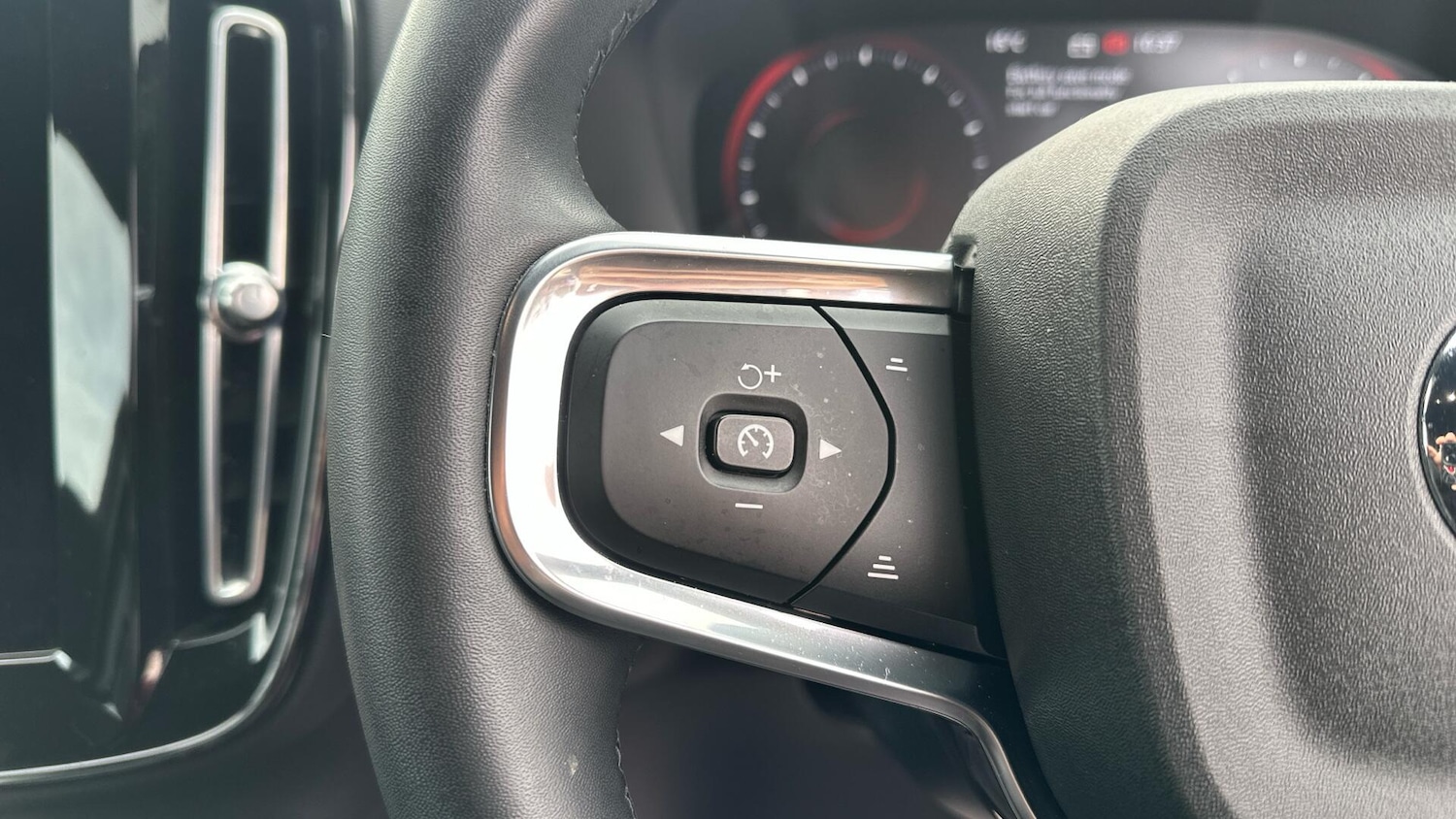 Used Volvo XC40 2021 for sale - 76336217: Photo 32