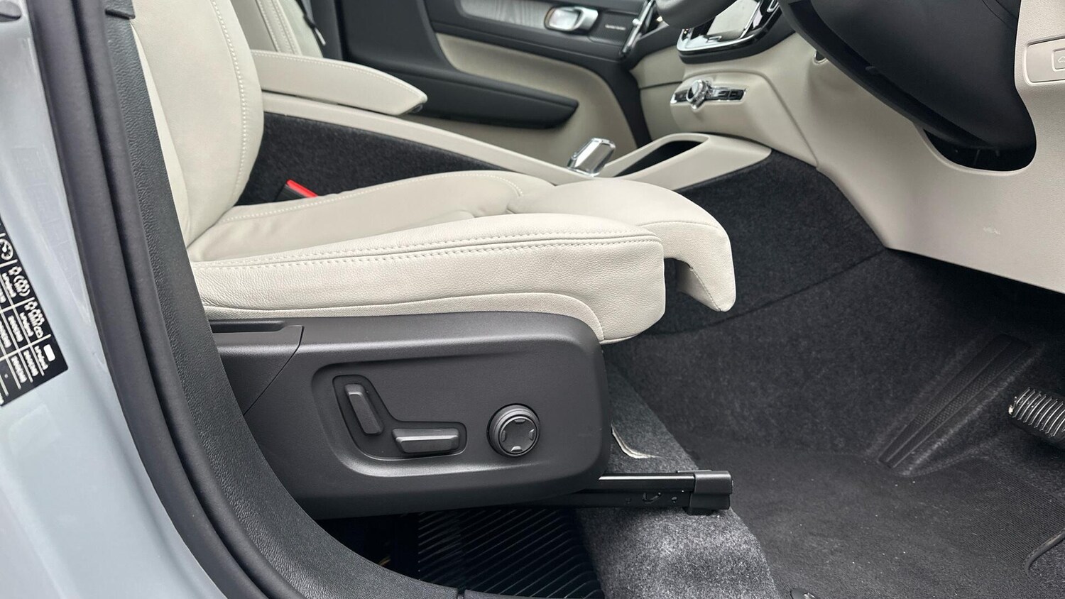 Used Volvo XC40 2026 for sale - 77672978: Photo 29