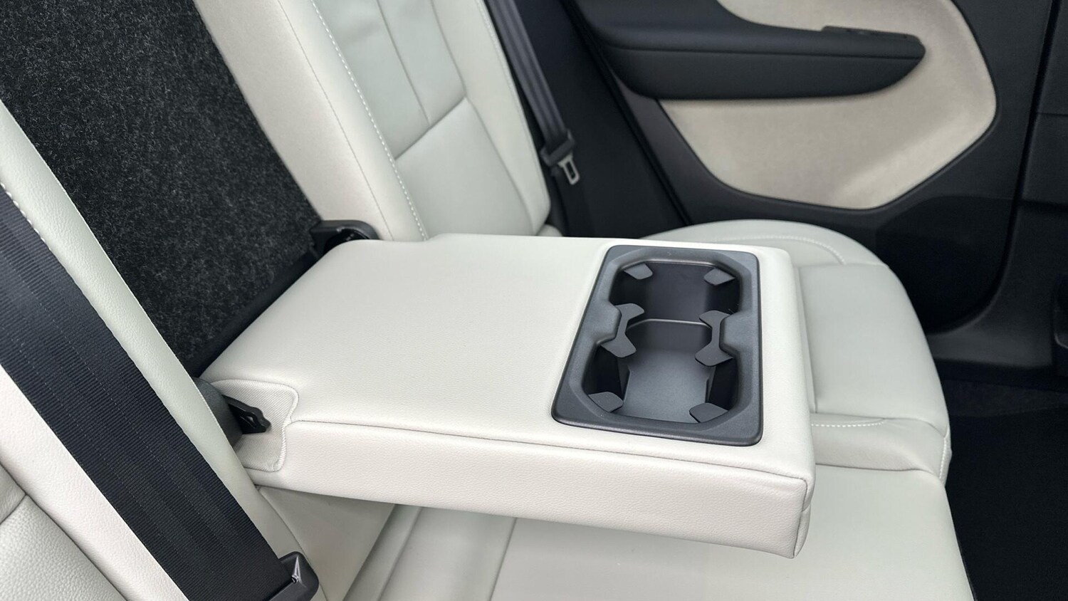 Used Volvo XC40 2026 for sale - 77672978: Photo 33