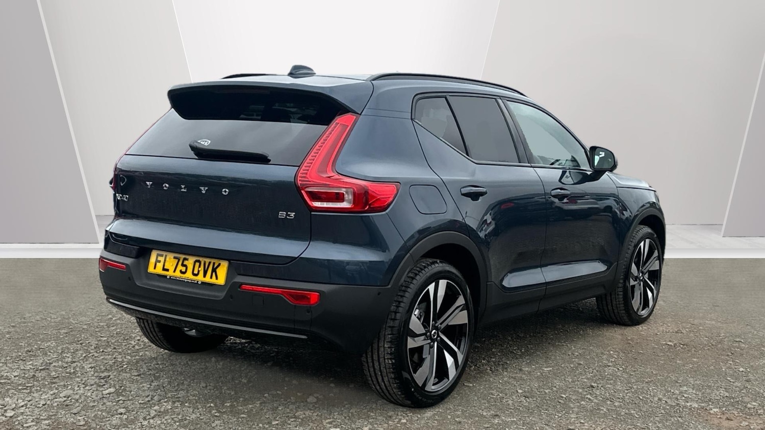 Used Volvo XC40 2025 for sale - 76336977: Photo 2
