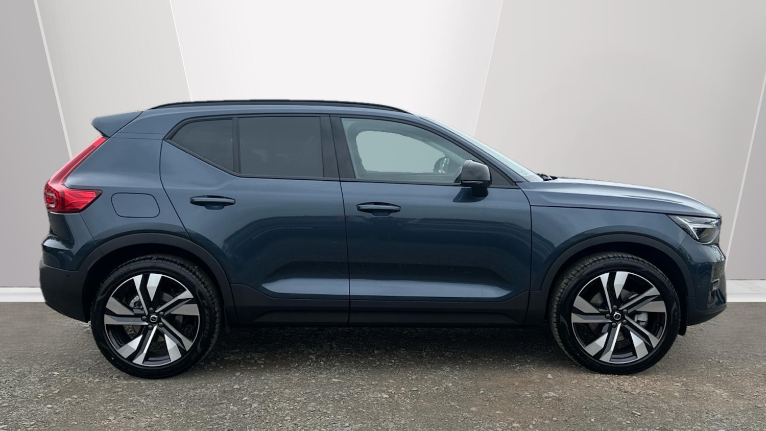 Used Volvo XC40 2025 for sale - 76336977: Photo 3