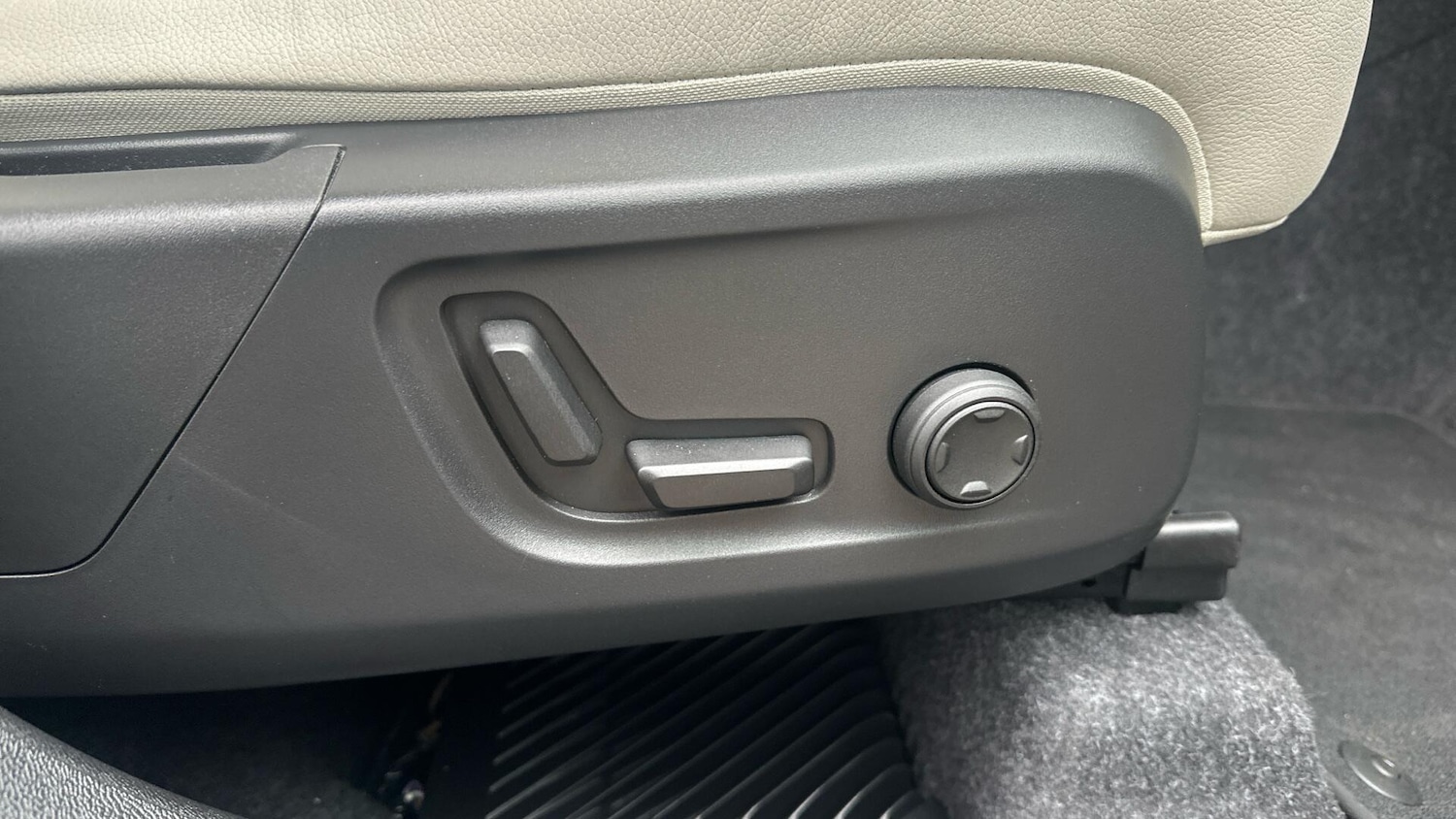 Used Volvo XC40 2025 for sale - 76336977: Photo 30