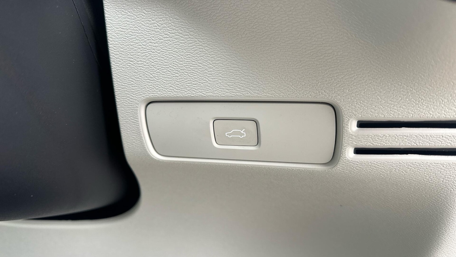 Used Volvo XC40 2025 for sale - 76336977: Photo 31