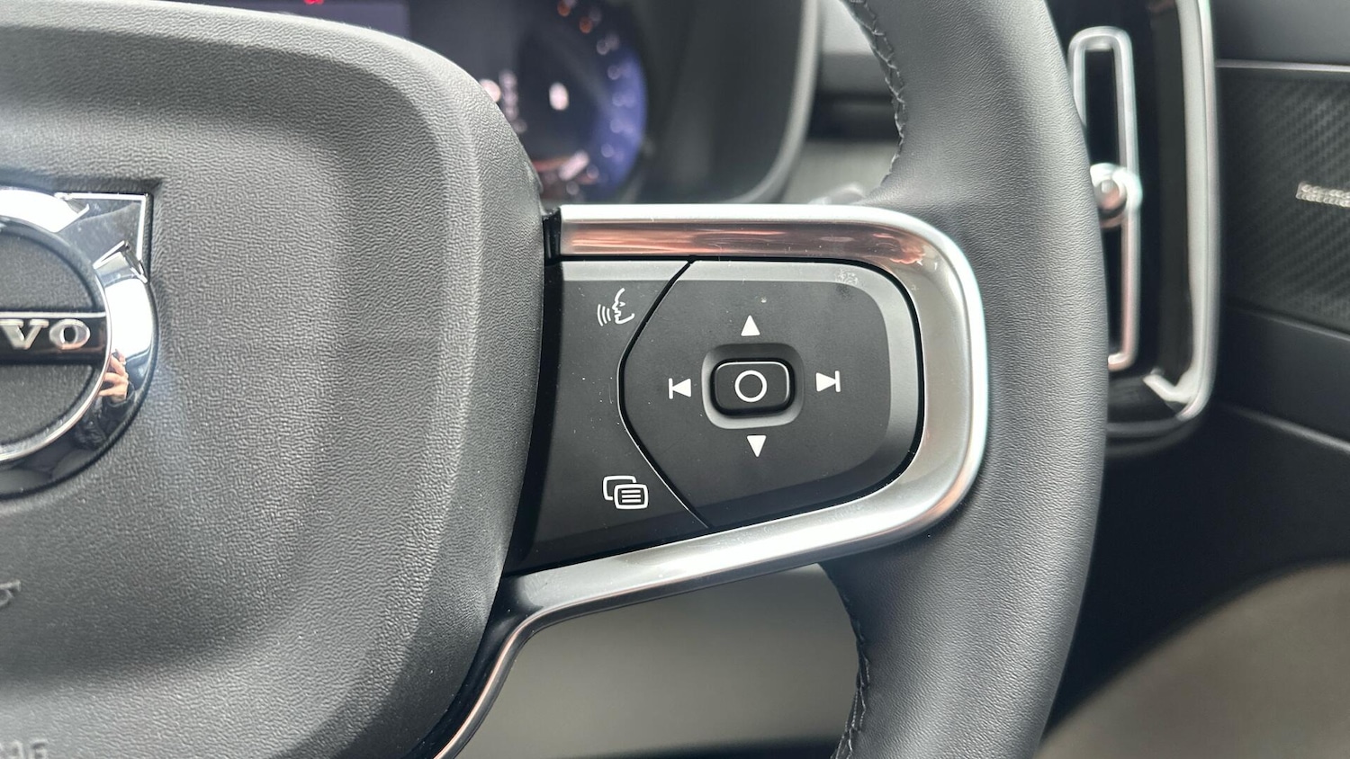 Used Volvo XC40 2025 for sale - 76336977: Photo 32