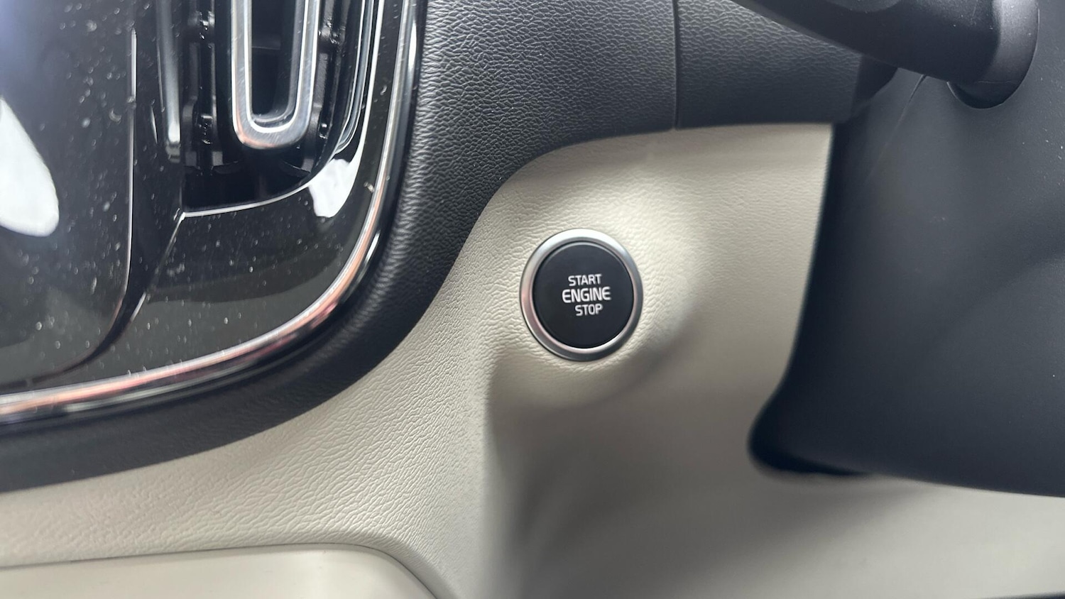 Used Volvo XC40 2025 for sale - 76336977: Photo 38