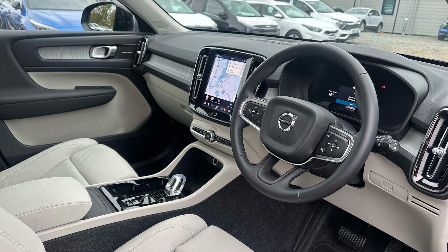 Used Volvo XC40 2025 for sale - 76336977: Photo 4