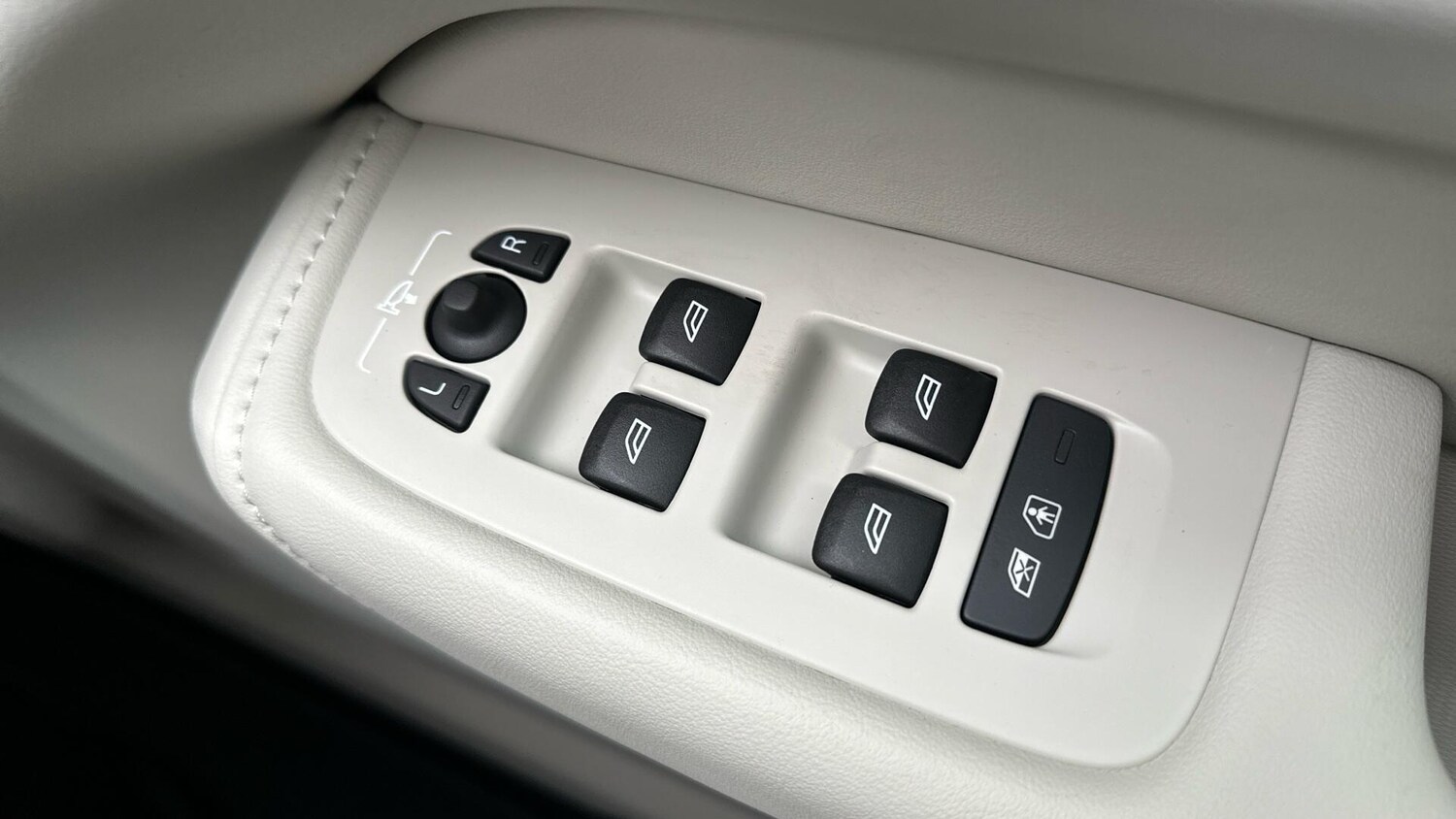 Used Volvo XC60 for sale - 77824512: Photo 23