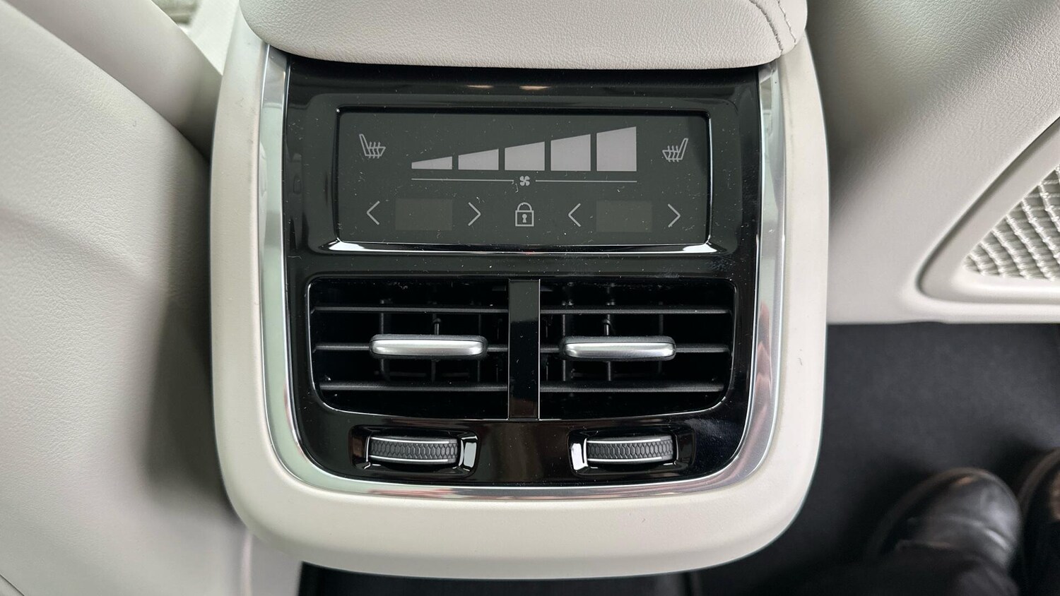 Used Volvo XC60 for sale - 77824512: Photo 47