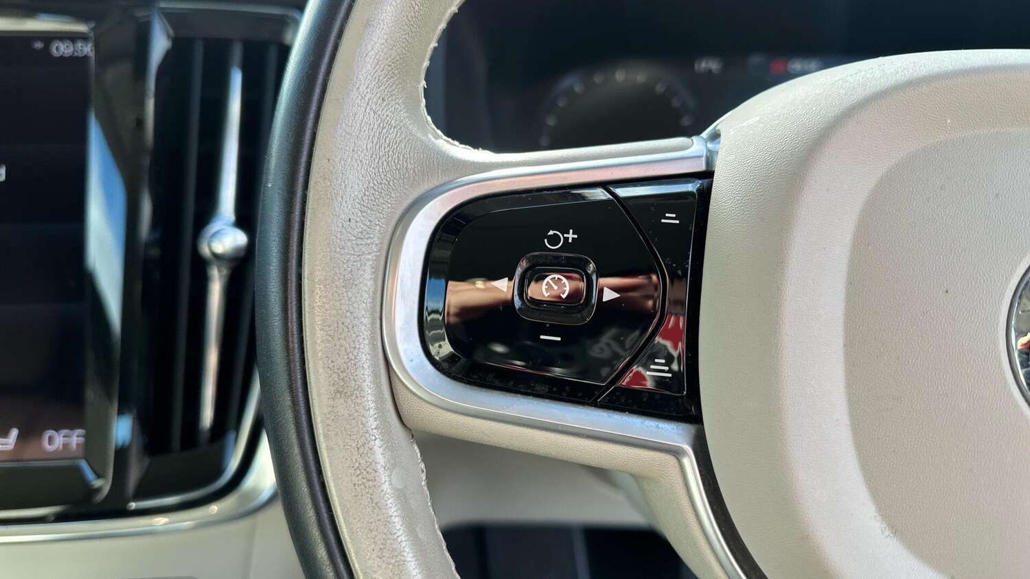 Used Volvo V90 2020 for sale - 76336870: Photo 34