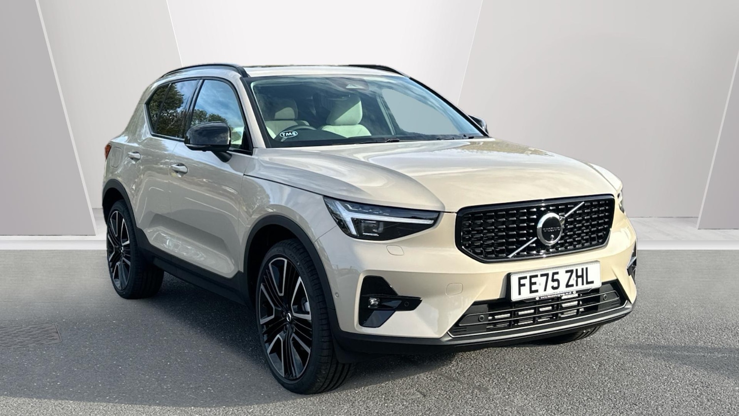 Used Volvo XC40 2025 for sale - 76336965: Photo 1