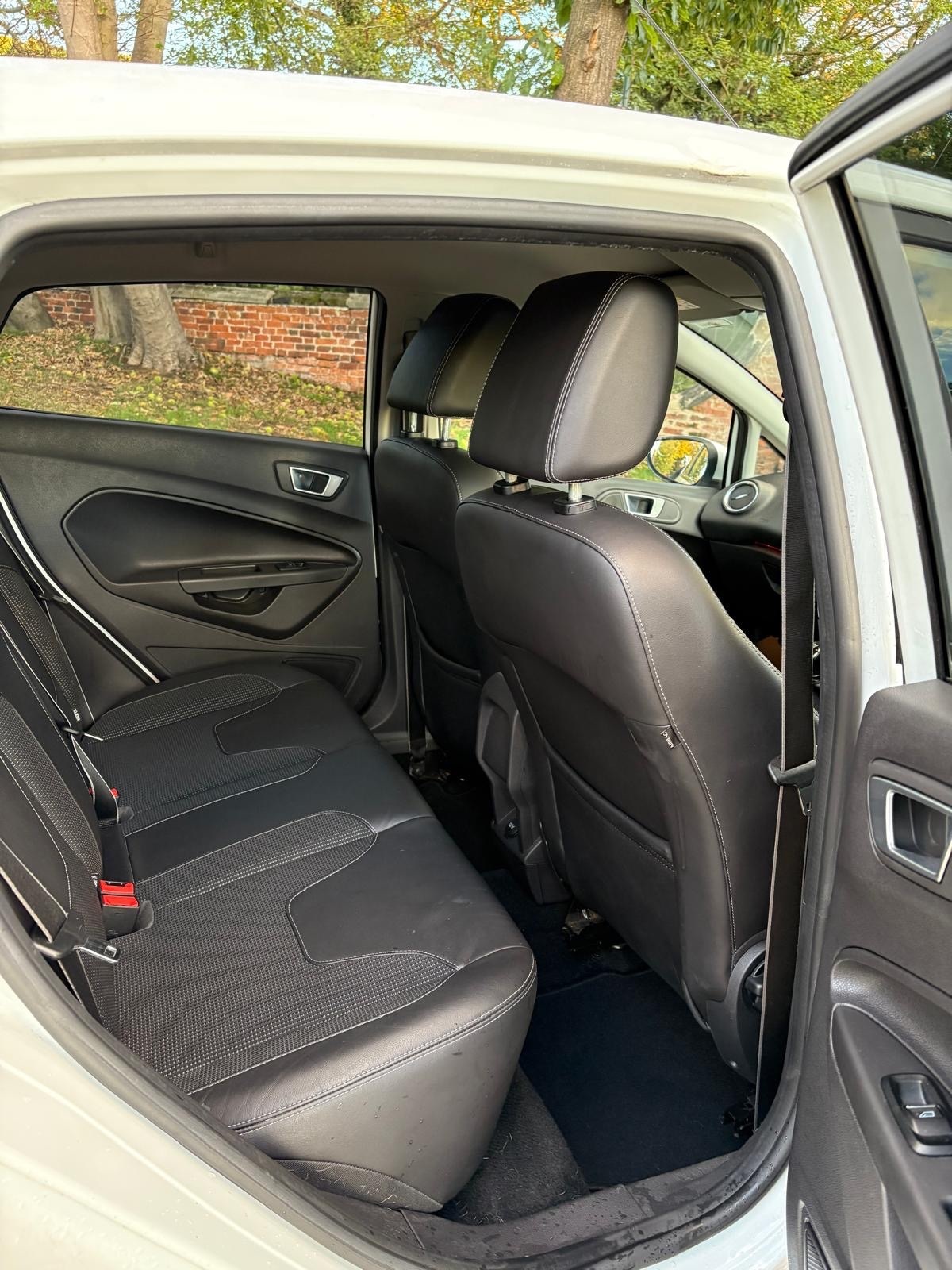 Used Ford Fiesta 2013 for sale - 76023853: Photo 4